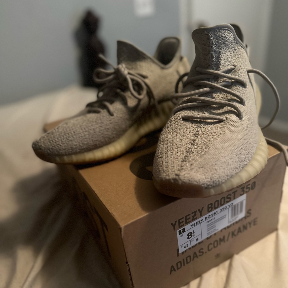 Yeezy 350 v2 sesame